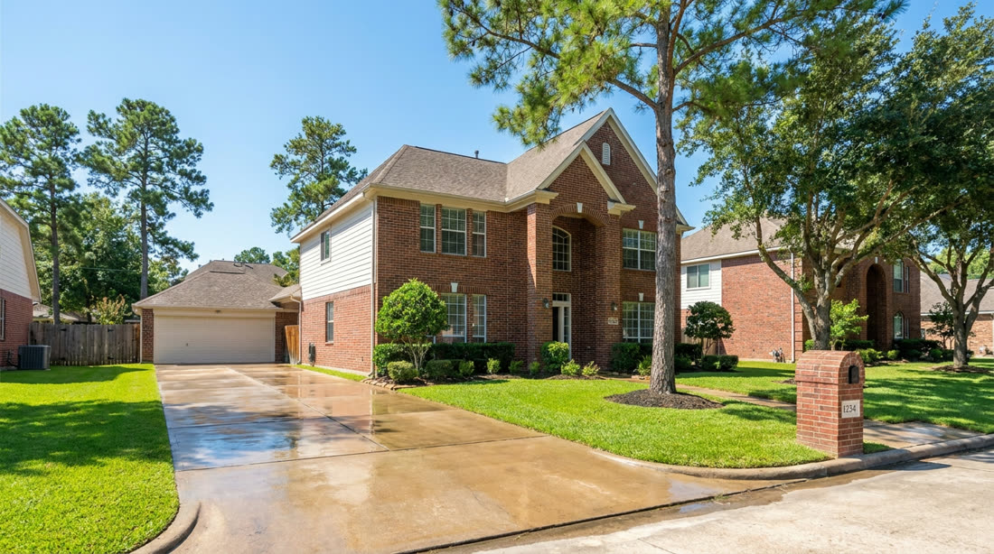 Clean driveway after pressure washing in Eagle Springs, TX